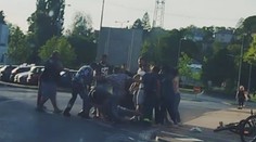 Drsná bitka v ulicích. "Rakovinu abys dostala," křičela jedna ze žen. VIDEO