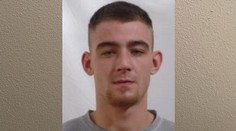 Policisté pátrají po uprchlém vězni, má na předloktí vytetovanou lebku