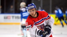 Z Chomutova až do NHL! Český obránce podepsal s Chicagem
