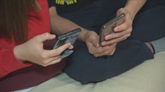 Digitální závislost dětí v Česku bují. Když je odstřihnete, přijde úzkost, říkají experti
