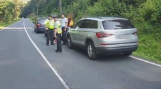 Řidič na Sokolovsku měl úmyslně najet do dvou lidí. Hrozí mu 12 let