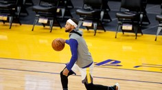 Borec na konec: Hvězda NBA trefila koš přímo z tribuny!