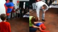 DĚSIVÉ VIDEO: Spider-Man dělal salta před dětmi, málem zemřel!