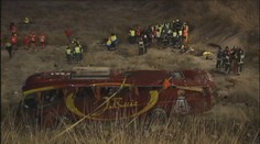 VIDEO: Po nehodě autobusu zůstalo ve Španělsku 14 mrtvých