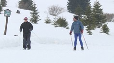 Bláznivé počasí nekončí, do hor za sněhem vyrazili turisti i běžkaři