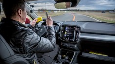 Experti měřili, co nejvíc rozptyluje řidiče. Výsledky jsou překvapivě děsivé