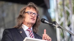 Rektor VŠE vyzval děkana Ševčíka k rezignaci. Kvůli účasti na protestní akci