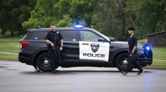 Policie v USA dopadla podezřelého z vraždy političky. Hrozí mu až 120 let ve vězení