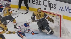 Gól zpoza brány? Žádný problém. Superhvězda Oilers nachytala brankáře