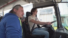 Češi by mohli autobus řídit už od 18 let. Návrh rozděluje odborníky i společnost