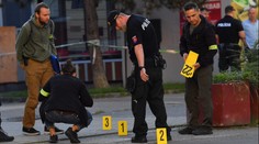Střelba v Bratislavě: V bytě útočníka našla policie pět zbraní. Patřily jeho otci