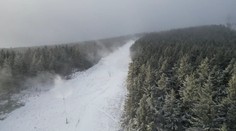 Skiareály se chystají na zimní sezónu. Sněhová děla jedou na plný výkon