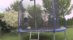 Trampolíny dětem způsobují vážné úrazy. Lékař ukázal děsivou statistiku