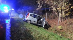 Žena vypadla z jedoucího auta na dálnici! Pak na ní minuty seděla