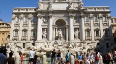 Pohár trpělivosti přetekl. Dovolenkové destinace přitvrzují vůči turistům