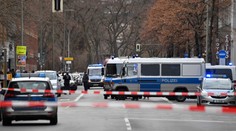 Drama v Berlíně! Útočník vtrhl do kavárny Starbucks a začal tam střílet