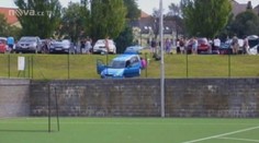 Neštěstí v Čáslavi: Žena přejela chlapce! Nevšimla si, že má zařazenou rychlost