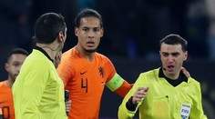 Hrdina van Dijk! Vystřelil postup, potom utíral slzy rozhodčímu