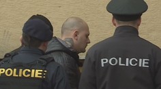Vrah ubodal muže před jeho malým synem! Za 7 hodin ho měli