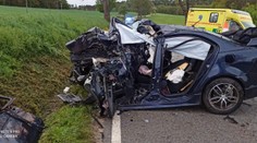 Mladý řidič uprostřed noci narazil do stromu. Neměl šanci přežít