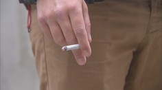 Británie zavádí zákaz cigaret pro mladé. V zemi si je už nikdy nekoupí