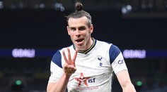 Bale dal Sheffieldu hattrick, Arsenal vyhrál, v Manchesteru se nehrálo