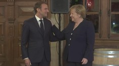 Merkelová odchází z politiky. Macron pro ni připravil dojemné rozloučení
