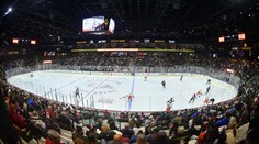 Mullett Arena mi připomíná juniorská léta, řekl McDavid o nejmenší hale v NHL