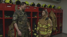 I armáda má vlastní hasiče. Reportérka si vyzkoušela nový zásahový oděv