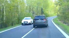 Okamžik hrůzy. Agresor se lepil řidičce "na zadek", pak předvedl šílený manévr