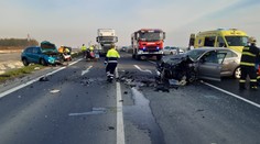 K vážné nehodě na D7 vyrazily dva vrtulníky. Dálnice je znovu otevřena