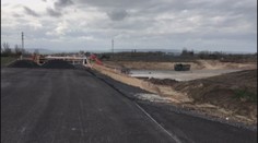 Velká chyba stavbařů! Nový most na dálnici D7 se musí zbourat