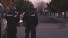 Tuniskem otřásají masivní protesty kvůli lockdownu, stovky lidí byly zatčeny