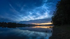 Hlavu vzhůru, léto ovládnou noční svítící oblaka a planetární obři