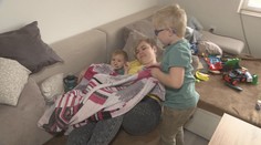 Maminku dvou dětí trápí nemoc střev. Díky Dobrým andělům jí svitla naděje