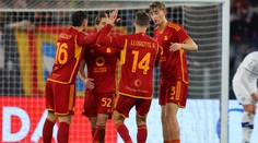 AS Řím po vyhazovu Mourinha vyhrál. AC Milán otočil zápas v nastavení