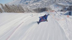 VIDEO: Dech beroucí moment! Let po slavné sjezdovce v Kitzbühelu
