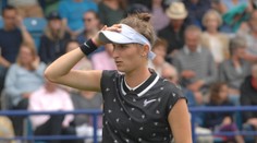 Vondroušová generálku na Wimbledon nezvládla, Strýcová se zranila