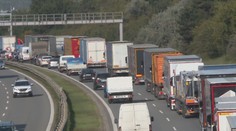 Kolaps dopravy na D1 před Brnem. Kolony se tvořily už od Devíti křížů