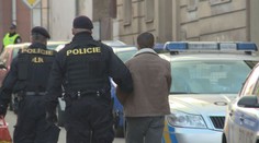 Mladíka zavraždili přímo před jeho bytem! Policie zadržela 7 přátel