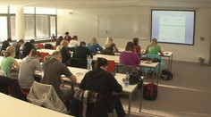 Absolventi nemají práci. Expert řekl, po jakých oborech je poptávka