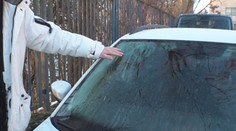Ručník vs. brambora. Vyzkoušeli jsme triky, které mají chránit auto před námrazou