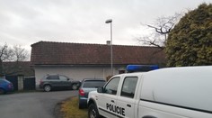 Záhadné úmrtí manželů na Pardubicku. Našli je příbuzní v posteli
