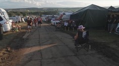 Masarykův okruh v Brně čelí náporu fanoušků. Okolí zaplnily desítky tisíc lidí