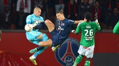 VIDEO: Červená a distanc! Ibrahimovič potrestán za kung-fu zákrok