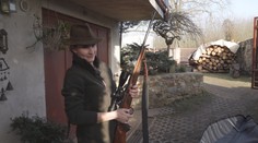 Pohledná myslivkyně má vášeň pro kance! Za rok jich skolí i čtyřicet