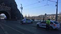 Provoz na nábřeží stál, kvůli munici zavřeli Vyšehradský tunel
