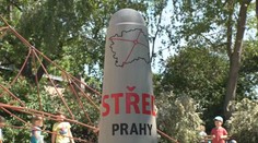 Praha má svůj oficiální geografický střed. Je na dětském hřišti