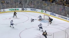 Český ťukes v NHL: Podívejte se, jak válí Krejčí s Pastrňákem!