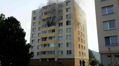 V Kuřimi hořel panelák, 30 lidí muselo ven, jeden se nadýchal